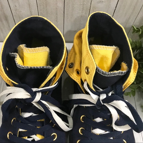 Converse Unisex Hi-Top Sneakers - Picture 4 of 8